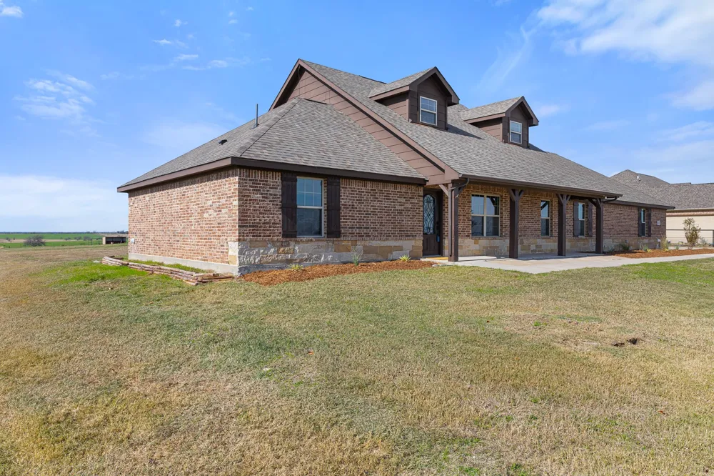 186 County Road 4430 Rhome, TX 76078