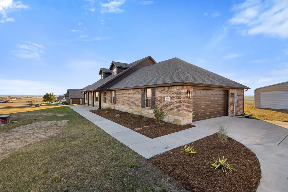 186 County Road 4430 Rhome, TX 76078