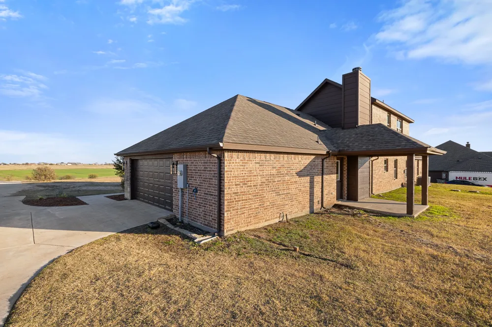 186 County Road 4430 Rhome, TX 76078