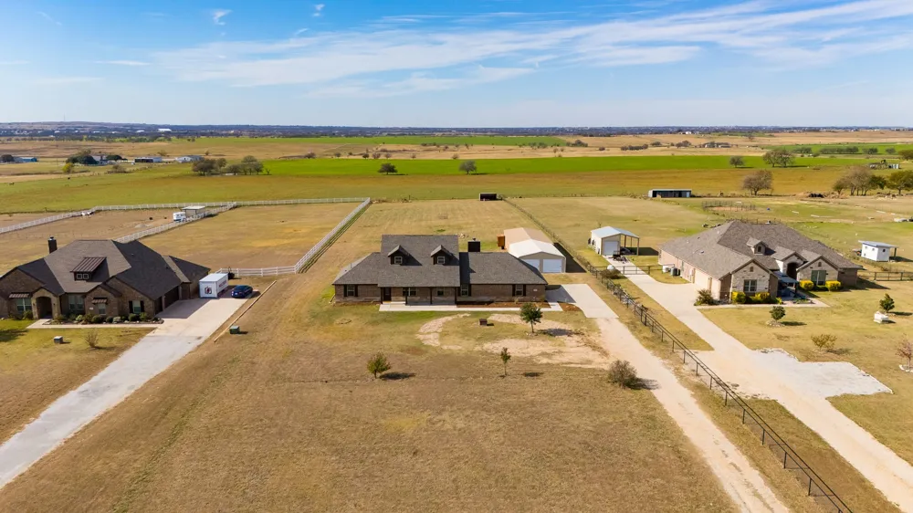186 County Road 4430 Rhome, TX 76078
