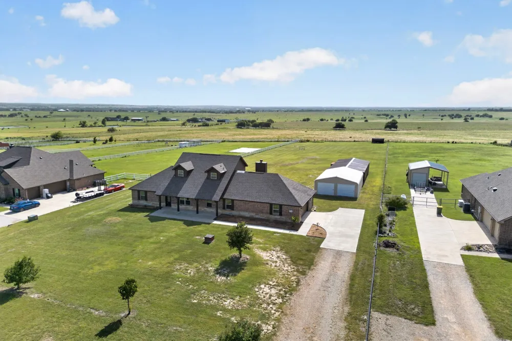186 County Road 4430 Rhome, TX 76078