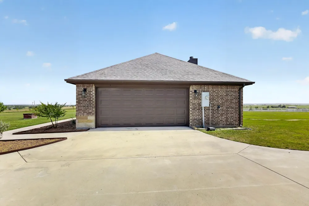 186 County Road 4430 Rhome, TX 76078