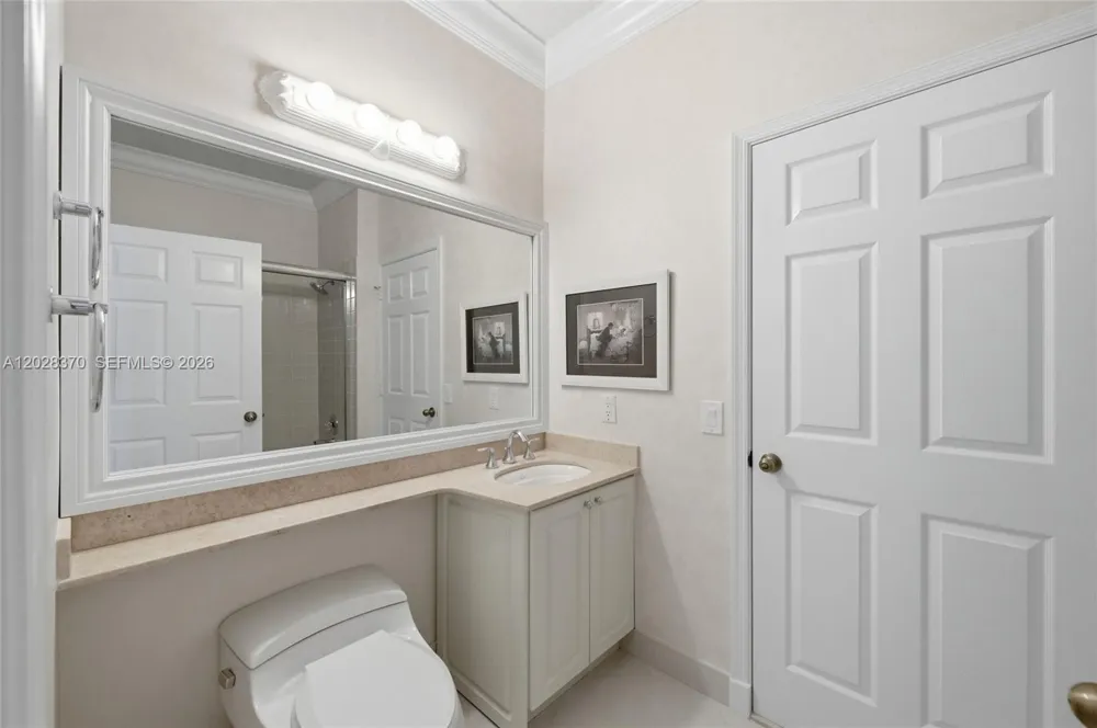 2608 Oakbrook Ct Weston, FL 33332