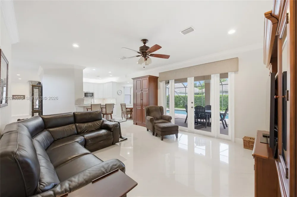 2608 Oakbrook Ct Weston, FL 33332