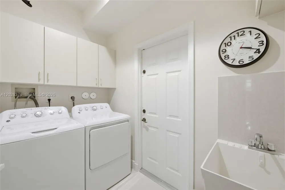 2608 Oakbrook Ct Weston, FL 33332