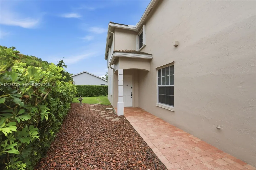 2608 Oakbrook Ct Weston, FL 33332