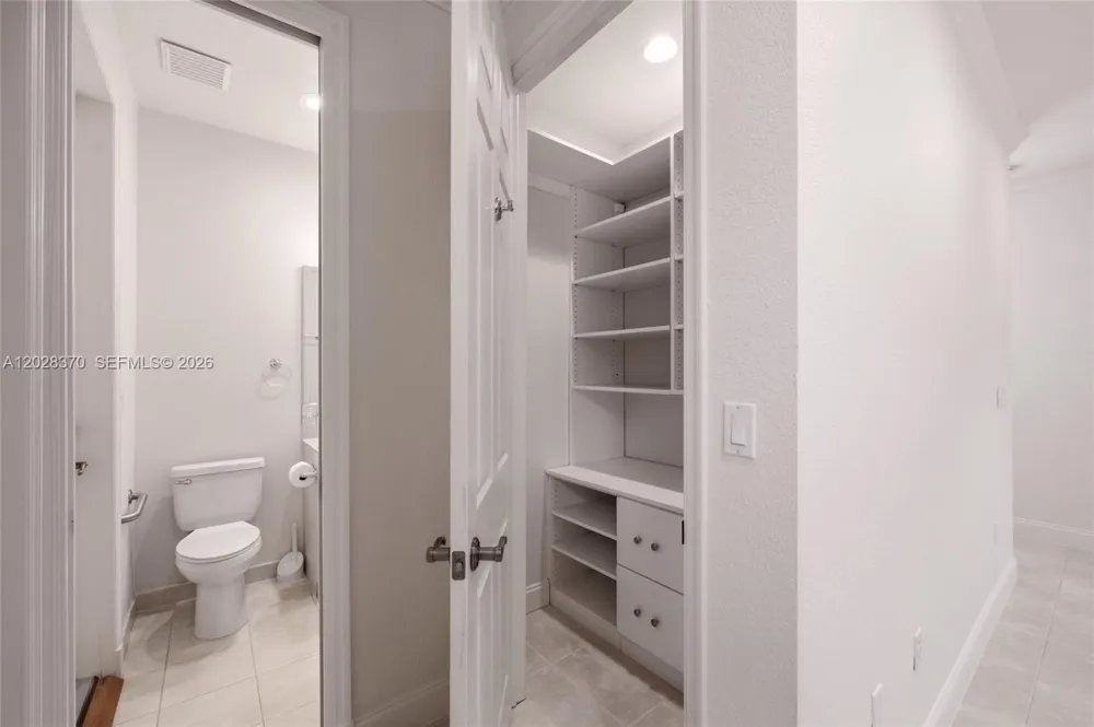 2608 Oakbrook Ct Weston, FL 33332