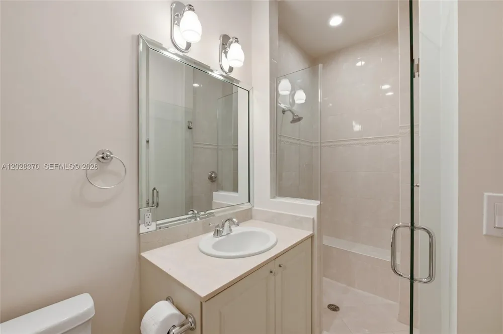 2608 Oakbrook Ct Weston, FL 33332