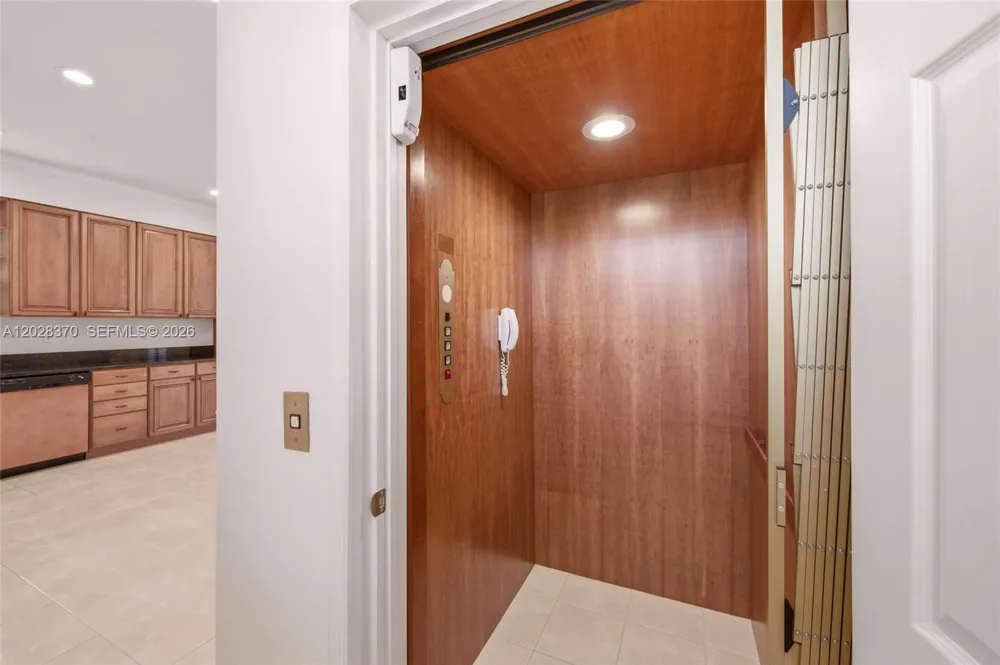 2608 Oakbrook Ct Weston, FL 33332