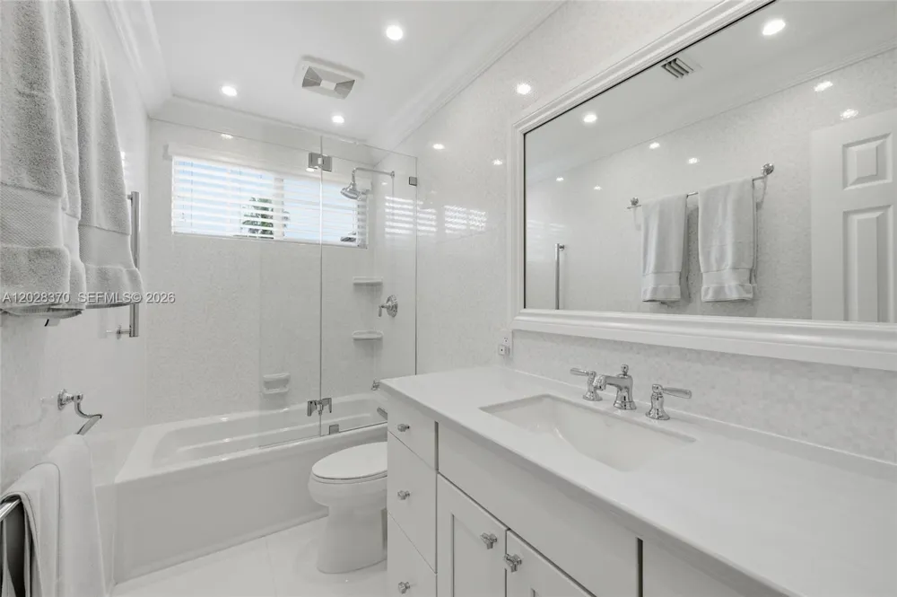 2608 Oakbrook Ct Weston, FL 33332