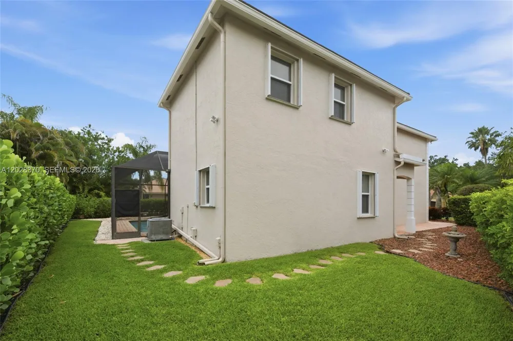 2608 Oakbrook Ct Weston, FL 33332