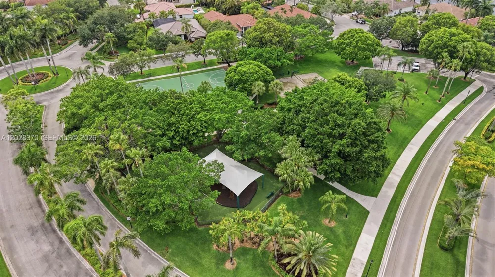 2608 Oakbrook Ct Weston, FL 33332