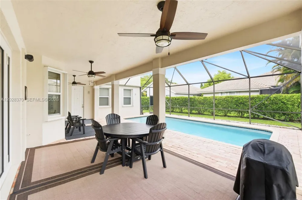 2608 Oakbrook Ct Weston, FL 33332
