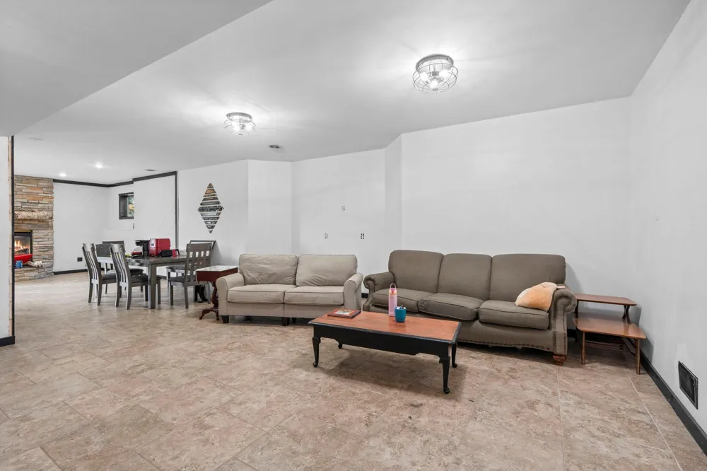 8785 E 275th Street Elko New Market, MN 55020