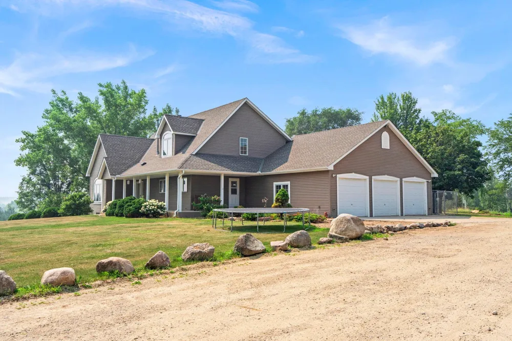 8785 E 275th Street Elko New Market, MN 55020