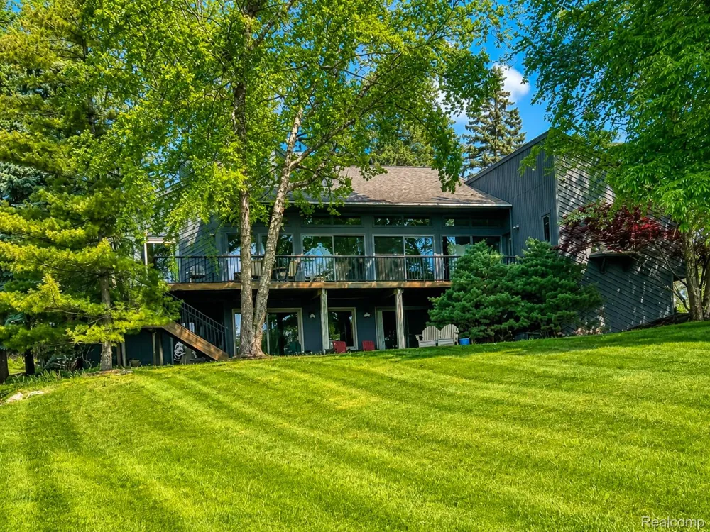 2501 Doleman Drive West Bloomfield Charter Township, MI 48324
