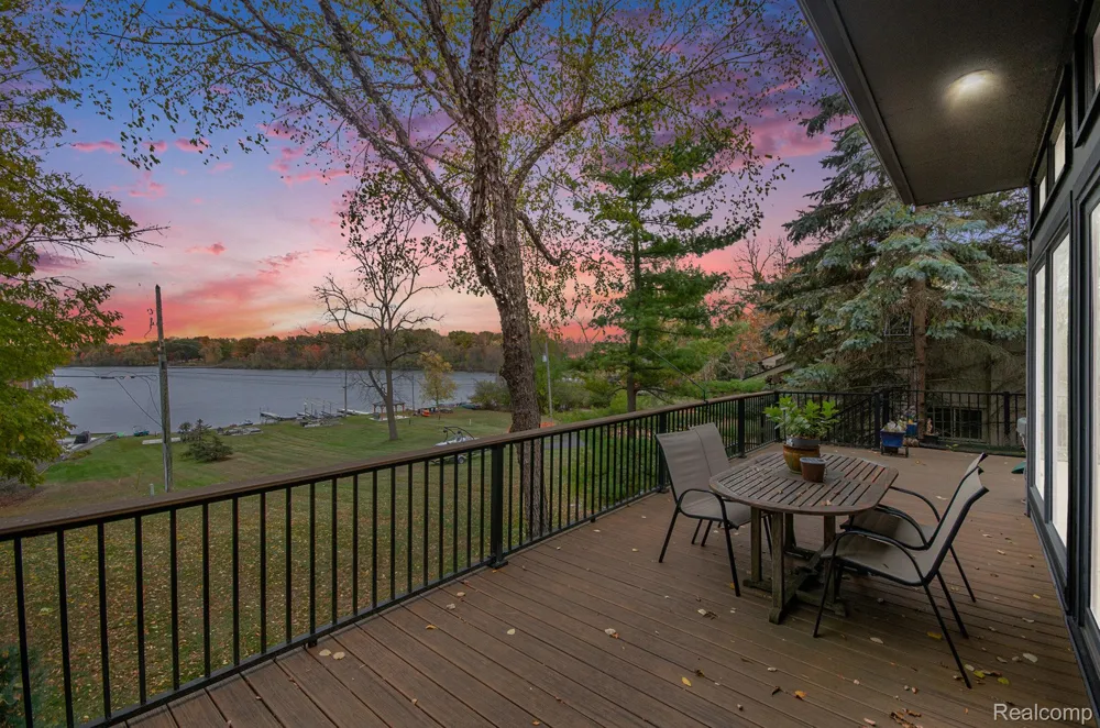 2501 Doleman Drive West Bloomfield Charter Township, MI 48324