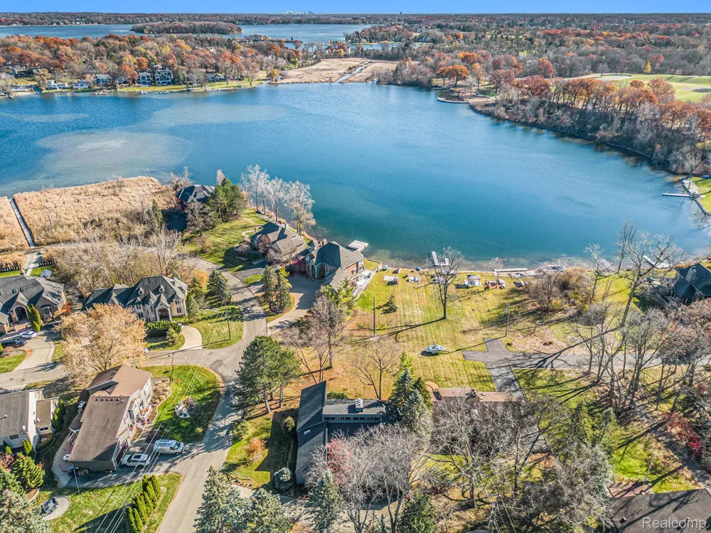 2501 Doleman Drive West Bloomfield Charter Township, MI 48324