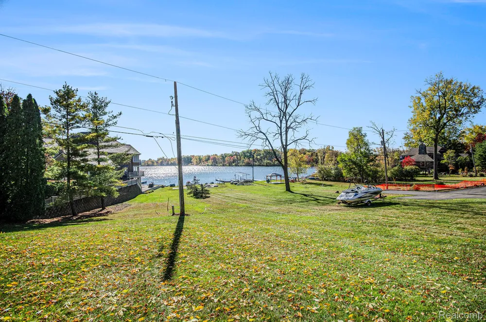 2501 Doleman Drive West Bloomfield Charter Township, MI 48324