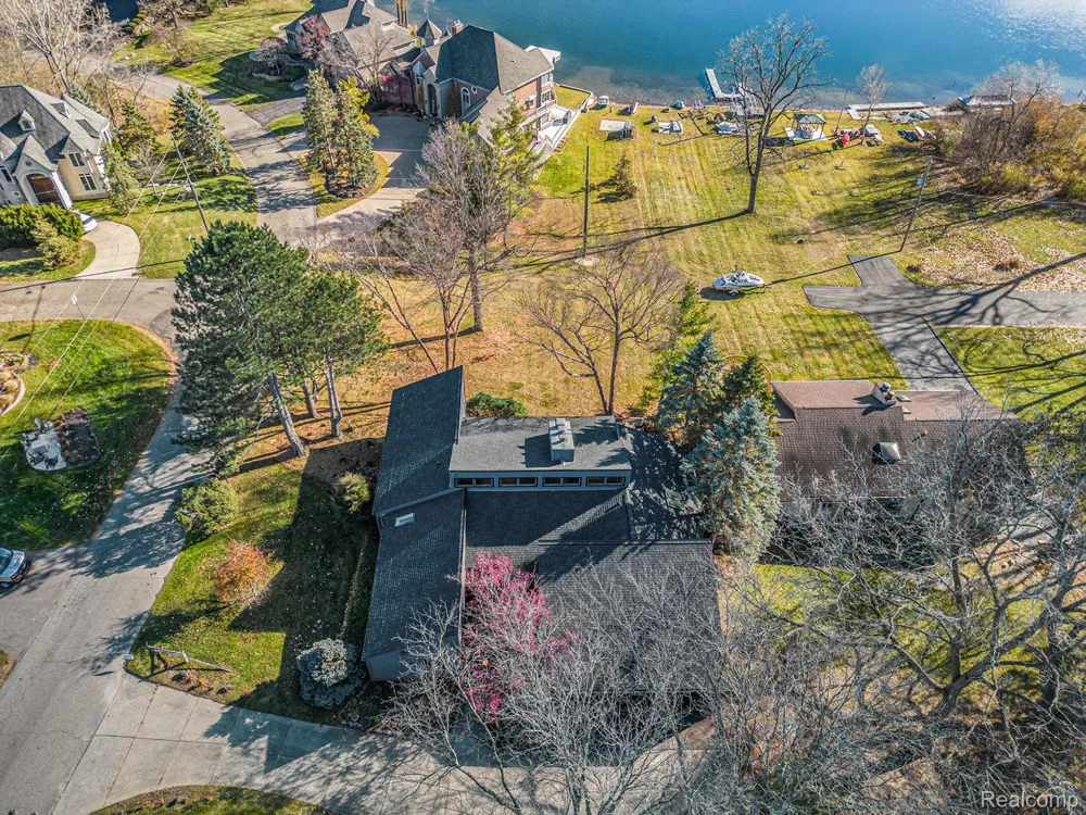 2501 Doleman Drive West Bloomfield Charter Township, MI 48324