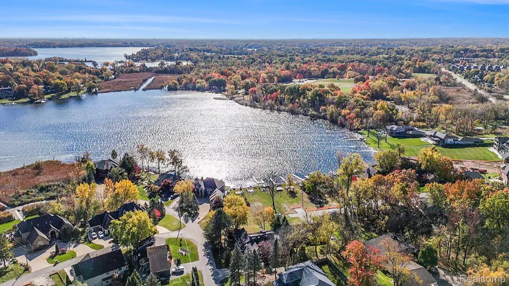 2501 Doleman Drive West Bloomfield Charter Township, MI 48324