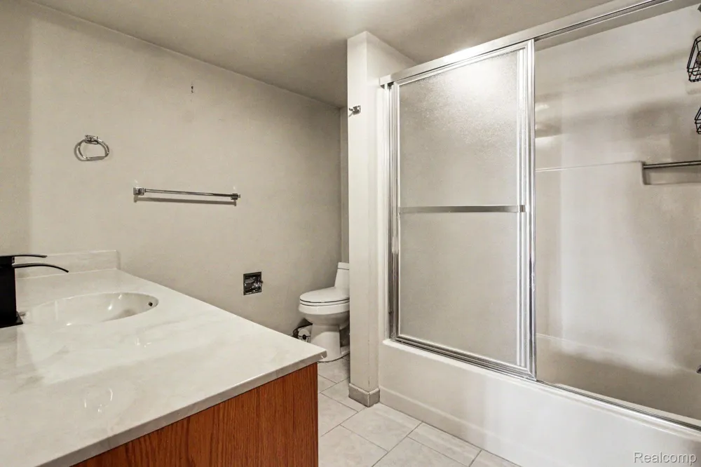 2501 Doleman Drive West Bloomfield Charter Township, MI 48324
