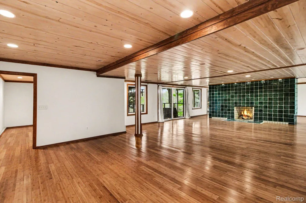 2501 Doleman Drive West Bloomfield Charter Township, MI 48324