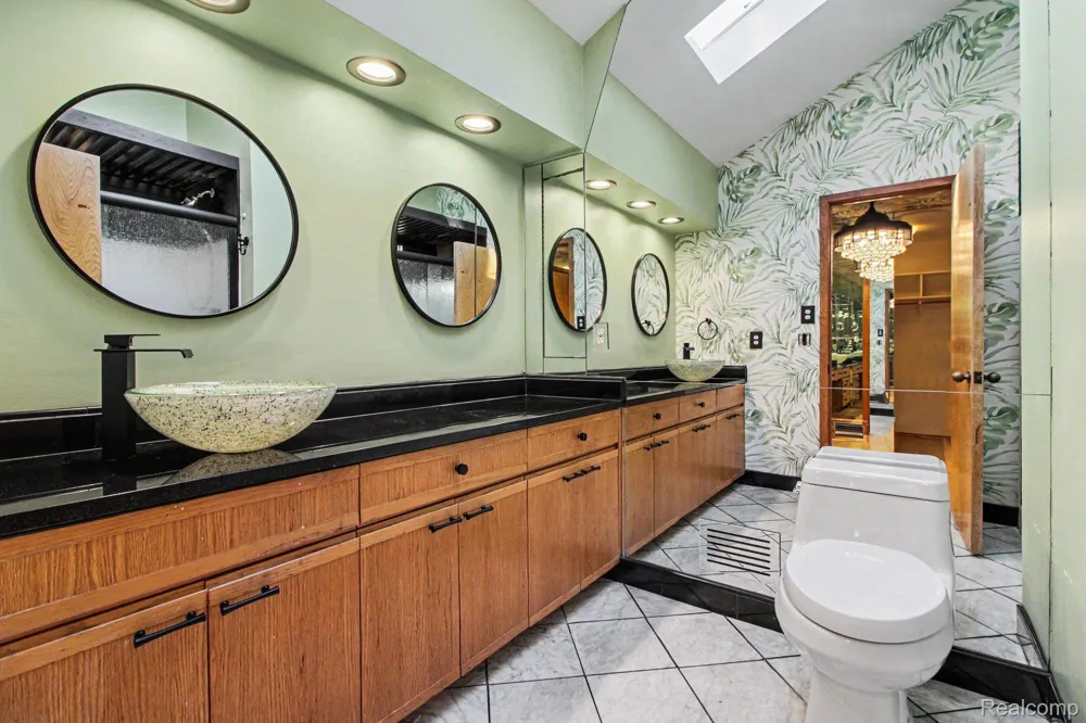 2501 Doleman Drive West Bloomfield Charter Township, MI 48324