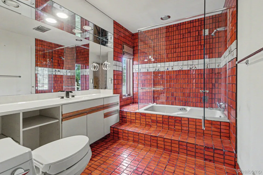 2501 Doleman Drive West Bloomfield Charter Township, MI 48324