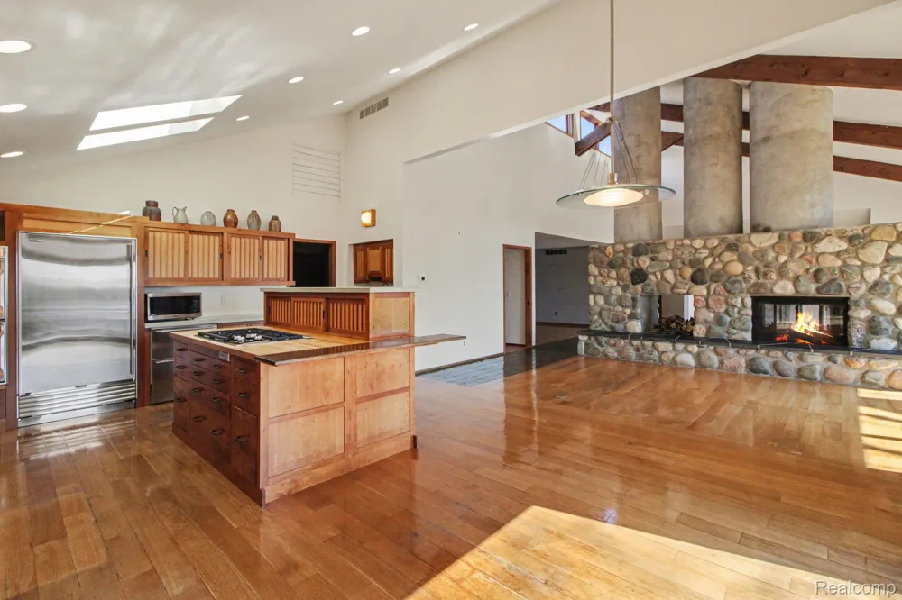 2501 Doleman Drive West Bloomfield Charter Township, MI 48324