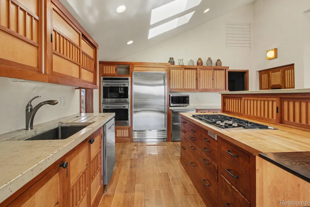 2501 Doleman Drive West Bloomfield Charter Township, MI 48324