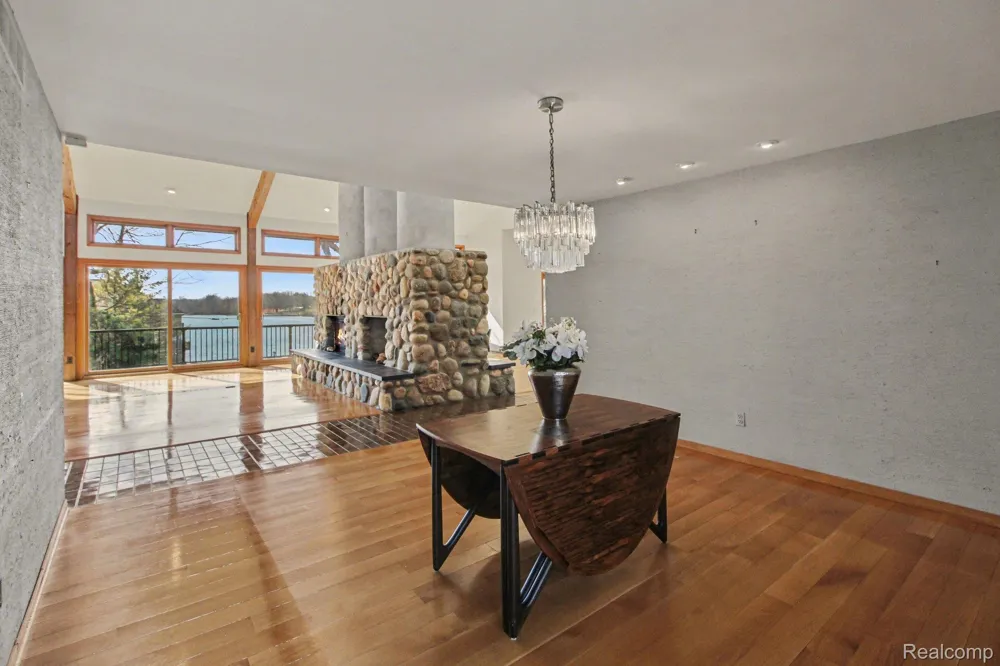 2501 Doleman Drive West Bloomfield Charter Township, MI 48324