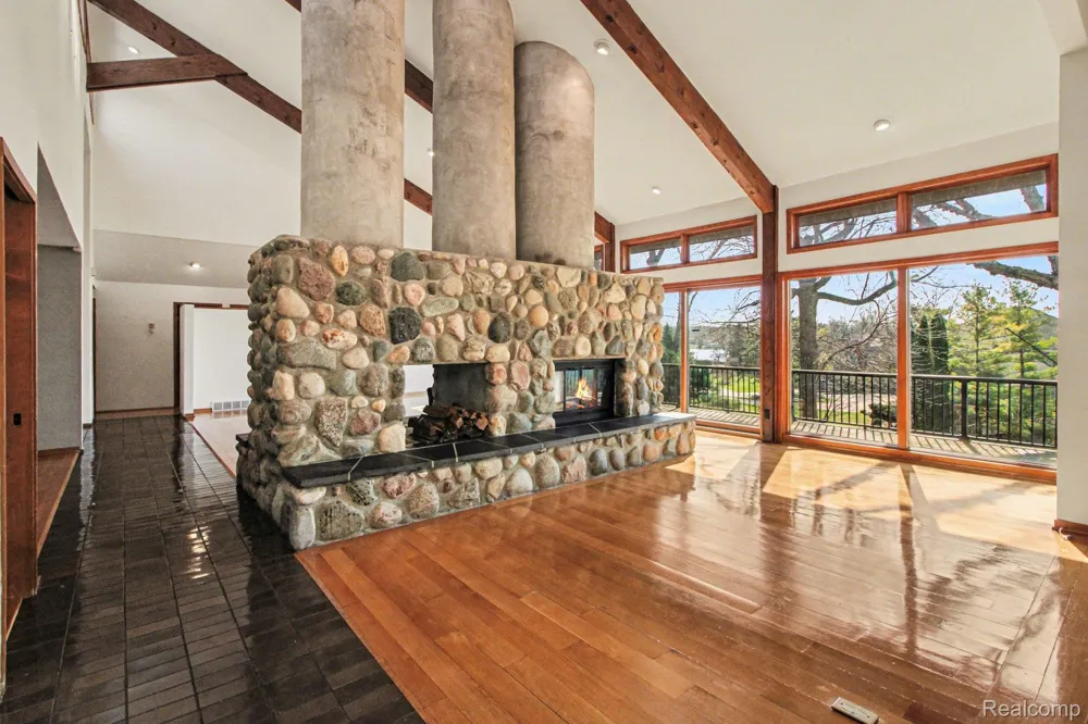 2501 Doleman Drive West Bloomfield Charter Township, MI 48324