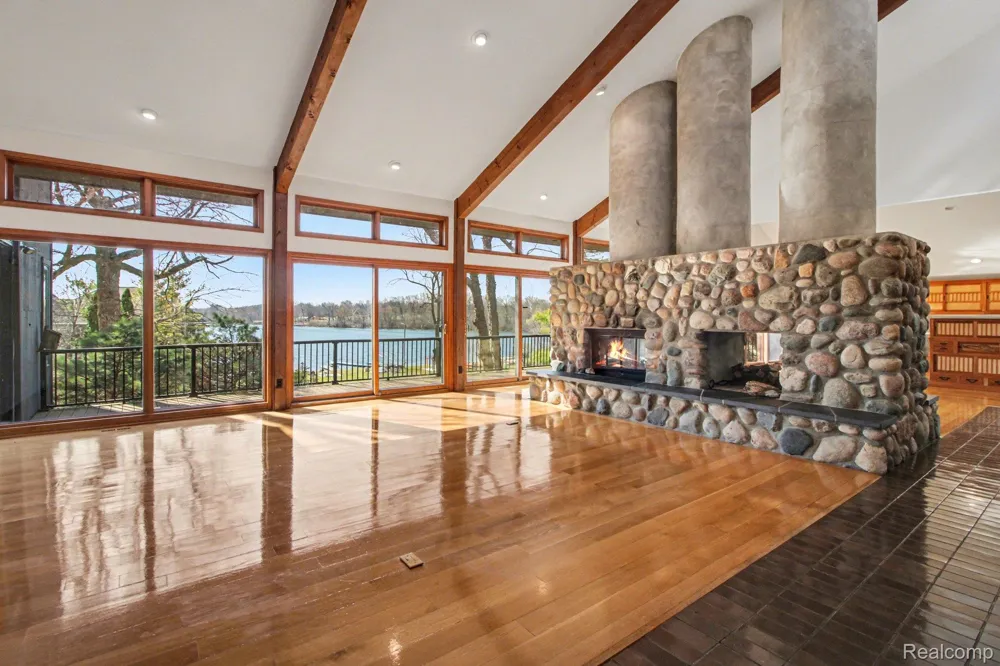 2501 Doleman Drive West Bloomfield Charter Township, MI 48324