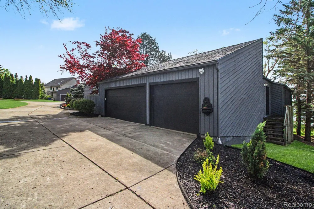 2501 Doleman Drive West Bloomfield Charter Township, MI 48324