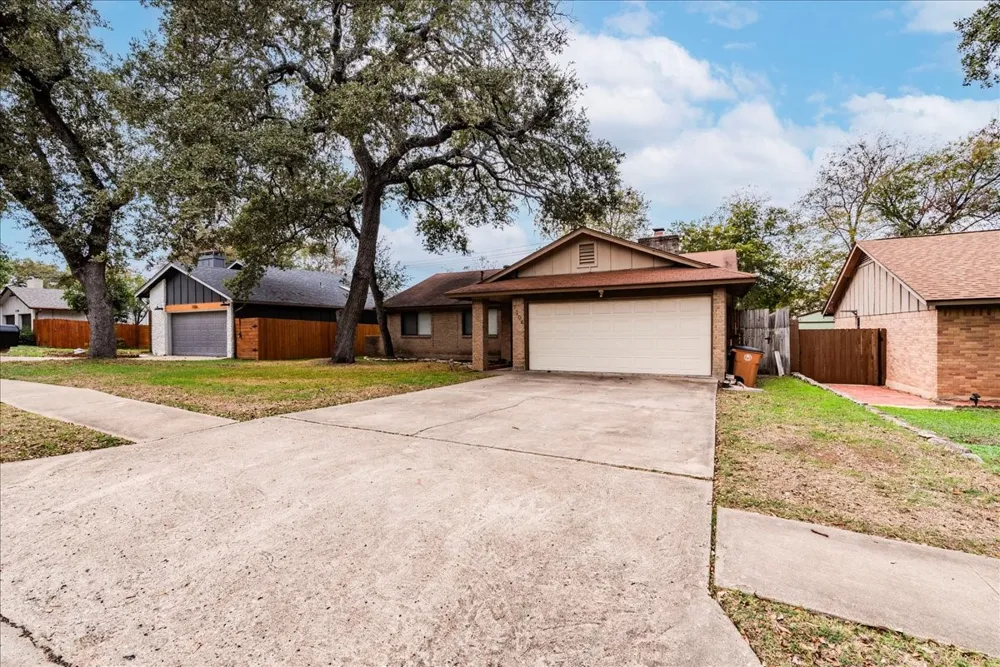 7204 Towering Oaks Drive