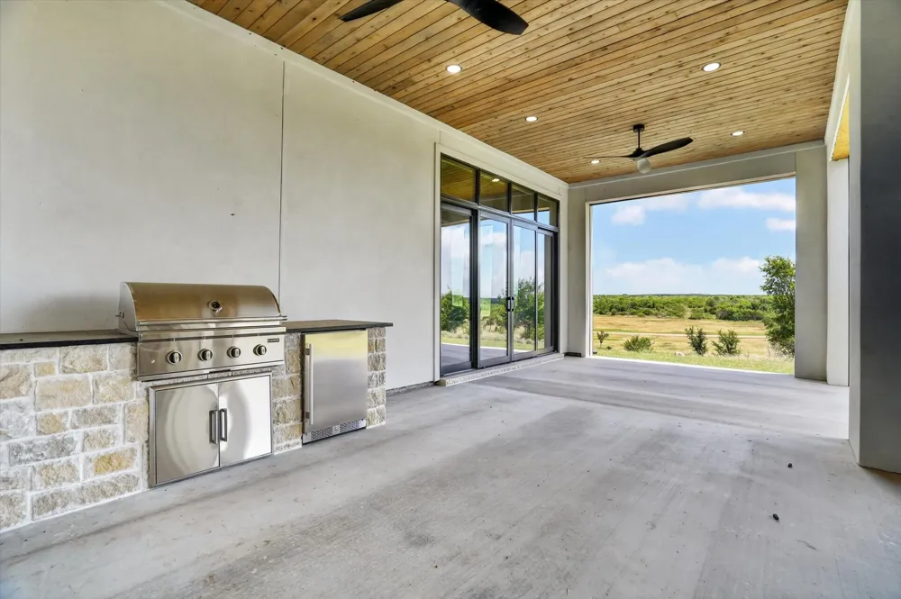 220 Cavalier Court Strawn, TX 76475