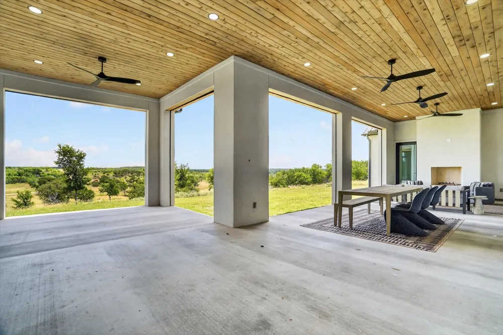 220 Cavalier Court Strawn, TX 76475