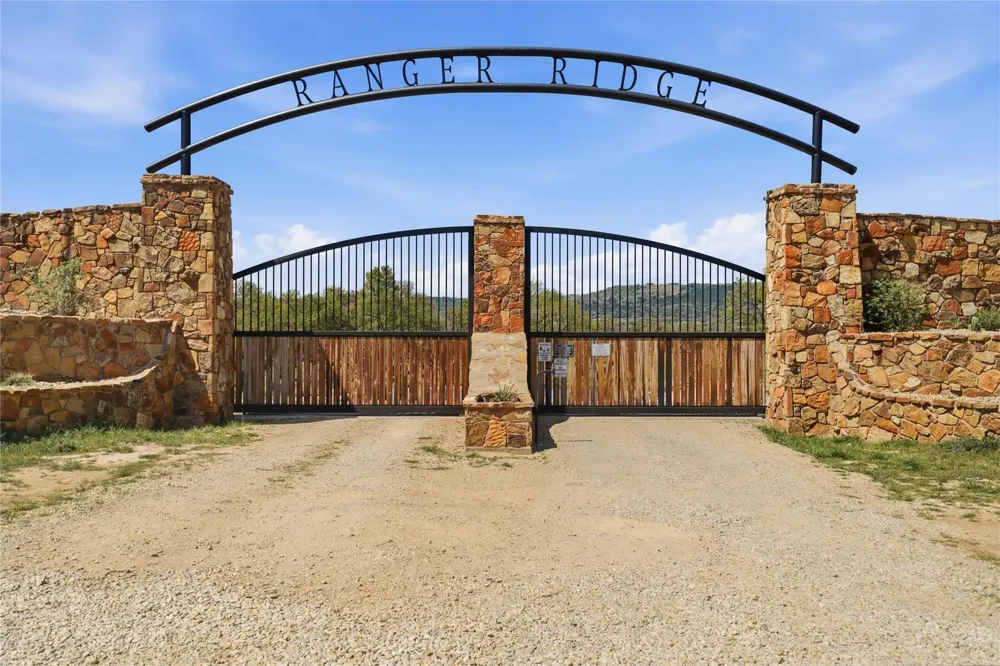 220 Cavalier Court Strawn, TX 76475