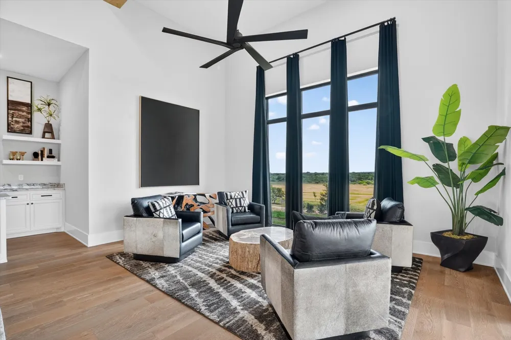 220 Cavalier Court Strawn, TX 76475