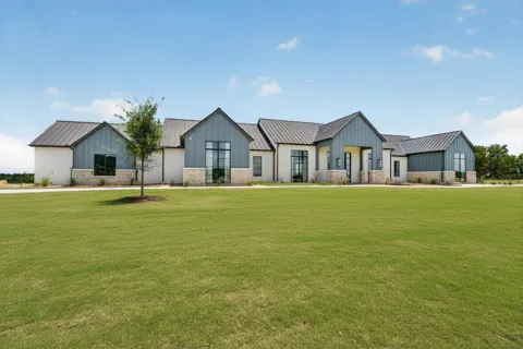 220 Cavalier Court