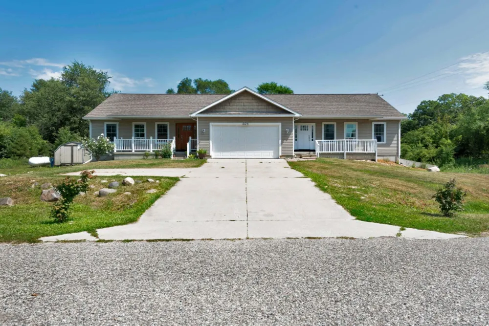 879 Flat River Court SE Lowell, MI 49331