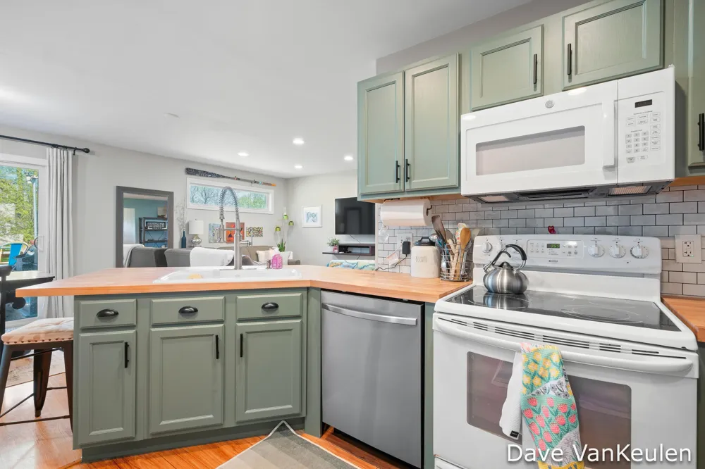 879 Flat River Court SE Lowell, MI 49331