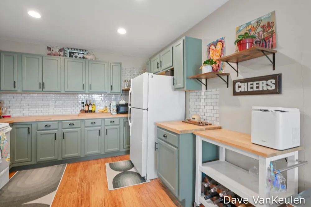 879 Flat River Court SE Lowell, MI 49331