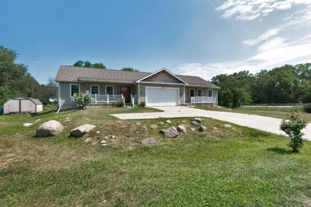 879 Flat River Court SE Lowell, MI 49331