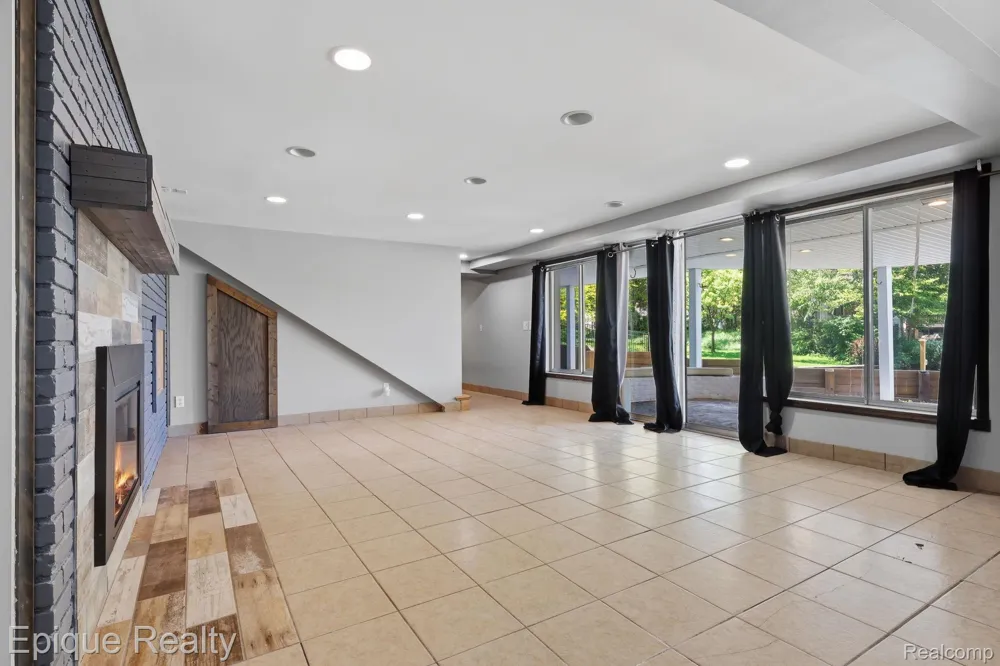 2549 Riverwood Drive Port Huron City, MI 48060