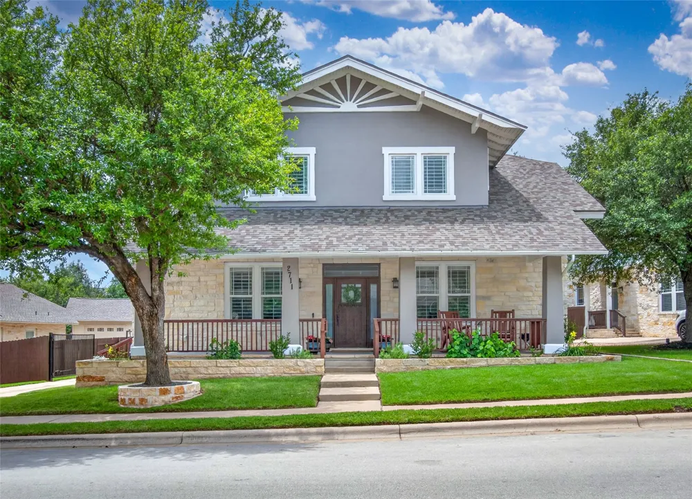 2711 Grand Oaks Loop