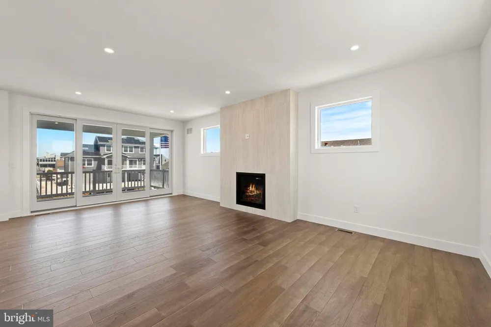 101 CLYDE LANE Manahawkin, NJ 08050