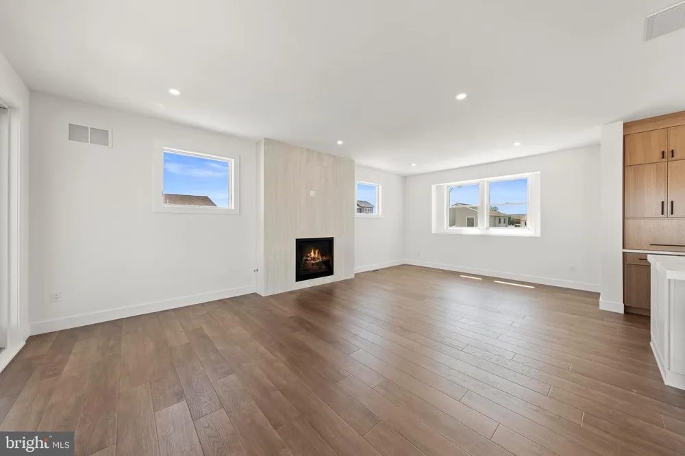 101 CLYDE LANE Manahawkin, NJ 08050