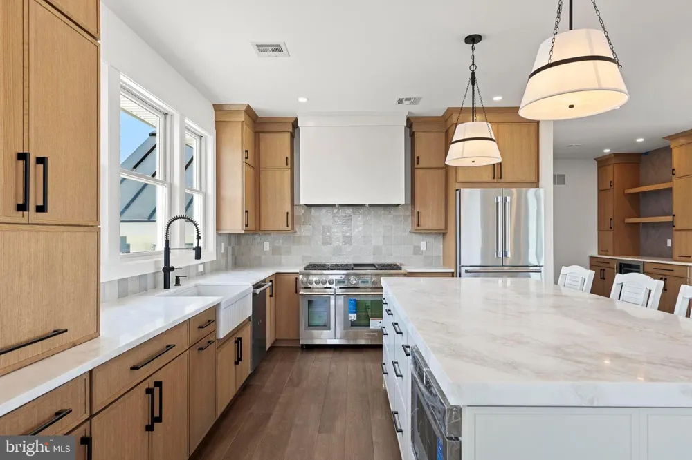 101 CLYDE LANE Manahawkin, NJ 08050